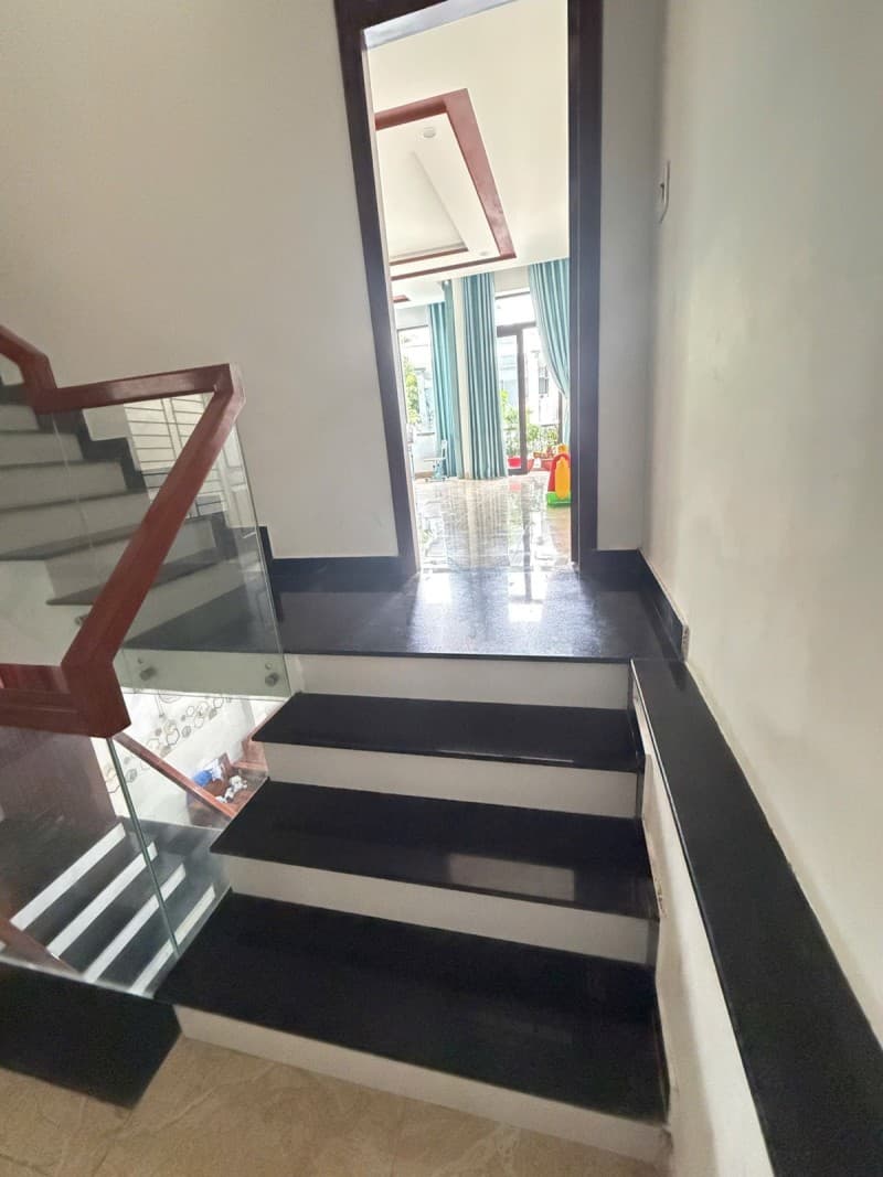 Nhà 3 tầng 95m² mặt tiền 5.2m Phó Đức Chính, Sơn Trà — gần biển, gần chợ, ô tô đỗ cửa, tiềm năng tăng giá