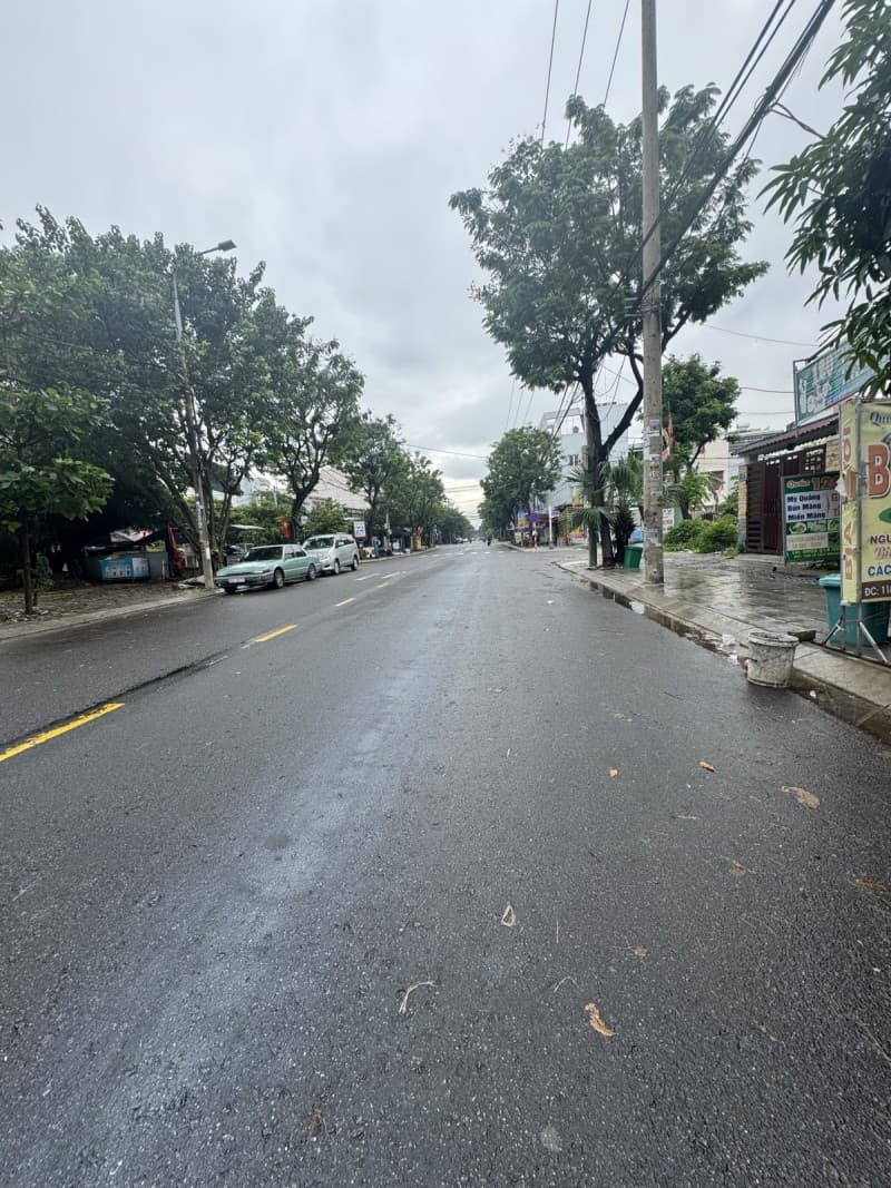 Nhà 111.8m² (5x22.4) mặt tiền Lê Tấn Trung Sơn Trà — gần biển, kinh doanh tốt