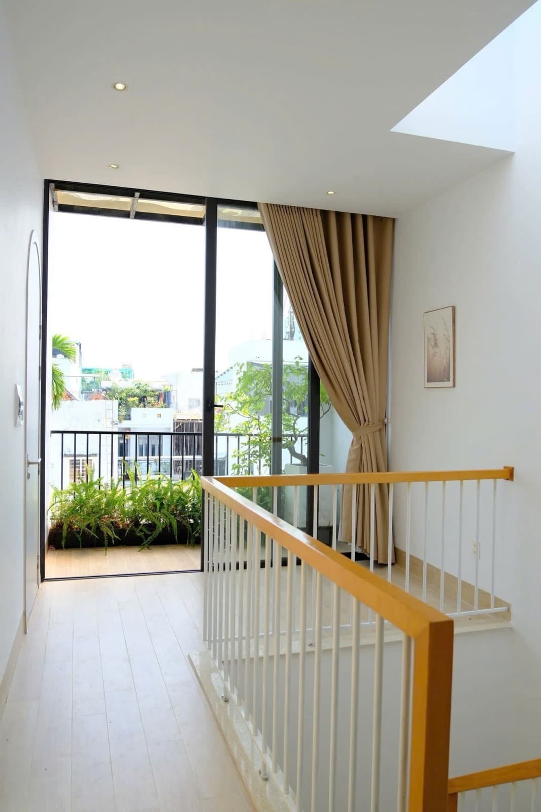 Nhà 3 tầng 50.3m² mặt tiền 5.3m Tiểu La, Hải Châu — gần chợ, ô tô đỗ cửa, có dòng tiền