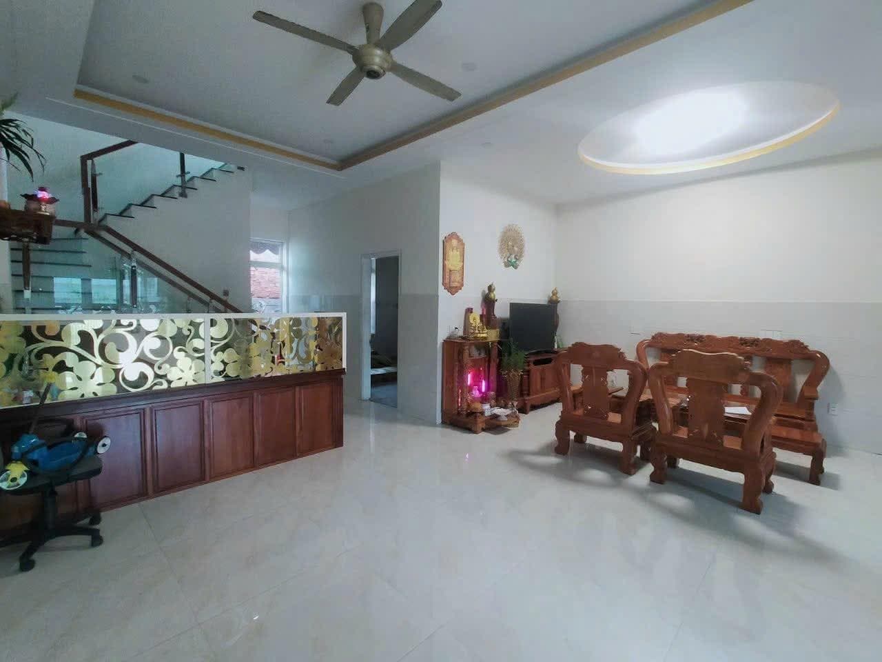 Nhà 2 tầng 122m² mặt tiền 7.5m Nguyễn Tất Thành, Liên Chiểu — gần biển, tiềm năng kinh doanh, ô tô đỗ cửa, có dòng tiền