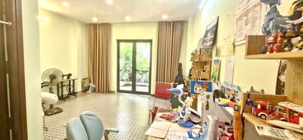 Nhà 4 tầng 79m² mặt tiền 5m Dương Trí Trạch, Sơn Trà — gần biển, tiềm năng kinh doanh, mặt tiền đường lớn, có dòng tiền