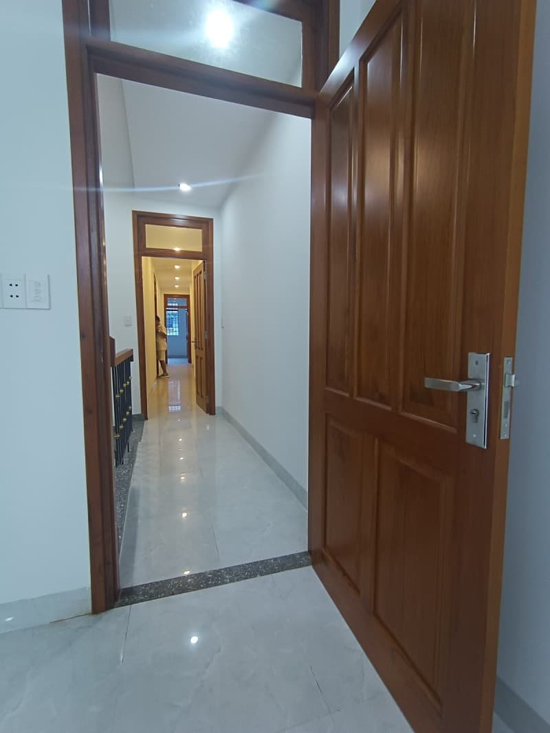 Nhà 3 tầng 150m² mặt tiền 5m Lê Độ, Thanh Khê — gần biển, tiềm năng kinh doanh, mặt tiền đường lớn, ô tô đỗ cửa