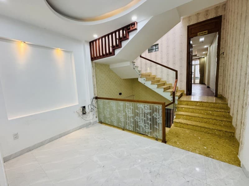 Nhà 3 tầng 85m² mặt tiền 4m Nguyễn Hữu Thọ, Hải Châu — gần chợ, tiềm năng kinh doanh, mặt tiền đường lớn, ô tô đỗ cửa