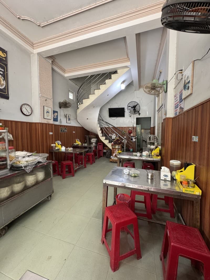 Nhà 4 tầng 51.8m² mặt tiền 4m Hoàng Diệu, Hải Châu — tiềm năng kinh doanh, mặt tiền đường lớn, đường 10m, ô tô đỗ cửa