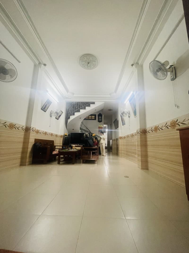 Nhà 3 tầng 80m² mặt tiền 4m Cao Xuân Dục, Hải Châu — gần biển, gần trường học, mặt tiền đường lớn