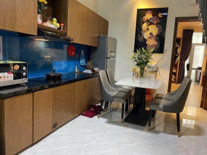 Nhà 2 tầng 90m² mặt tiền 4.5m Nguyễn Hữu Hào, Ngũ Hành Sơn — gần biển, gần trường học, gần bệnh viện, mặt tiền đường lớn