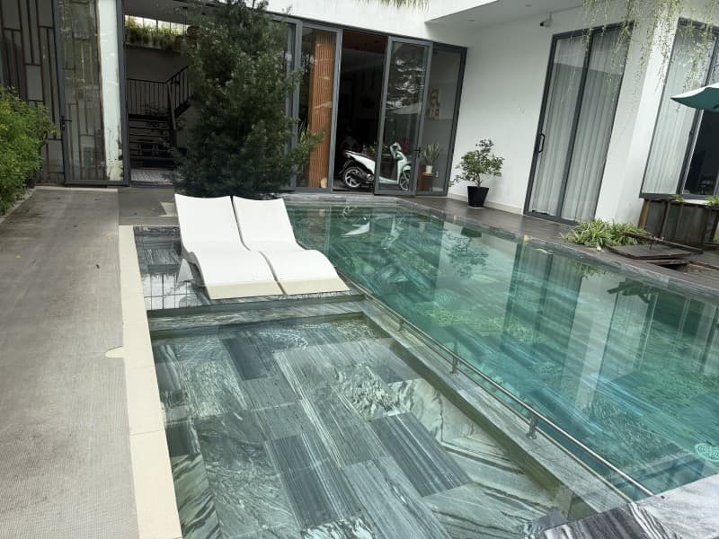 Nhà 3 tầng 400m² mặt tiền 20m Huỳnh Thúc Kháng, Hội An — tiềm năng kinh doanh, mặt tiền đường lớn, khai thác du lịch, hồ bơi