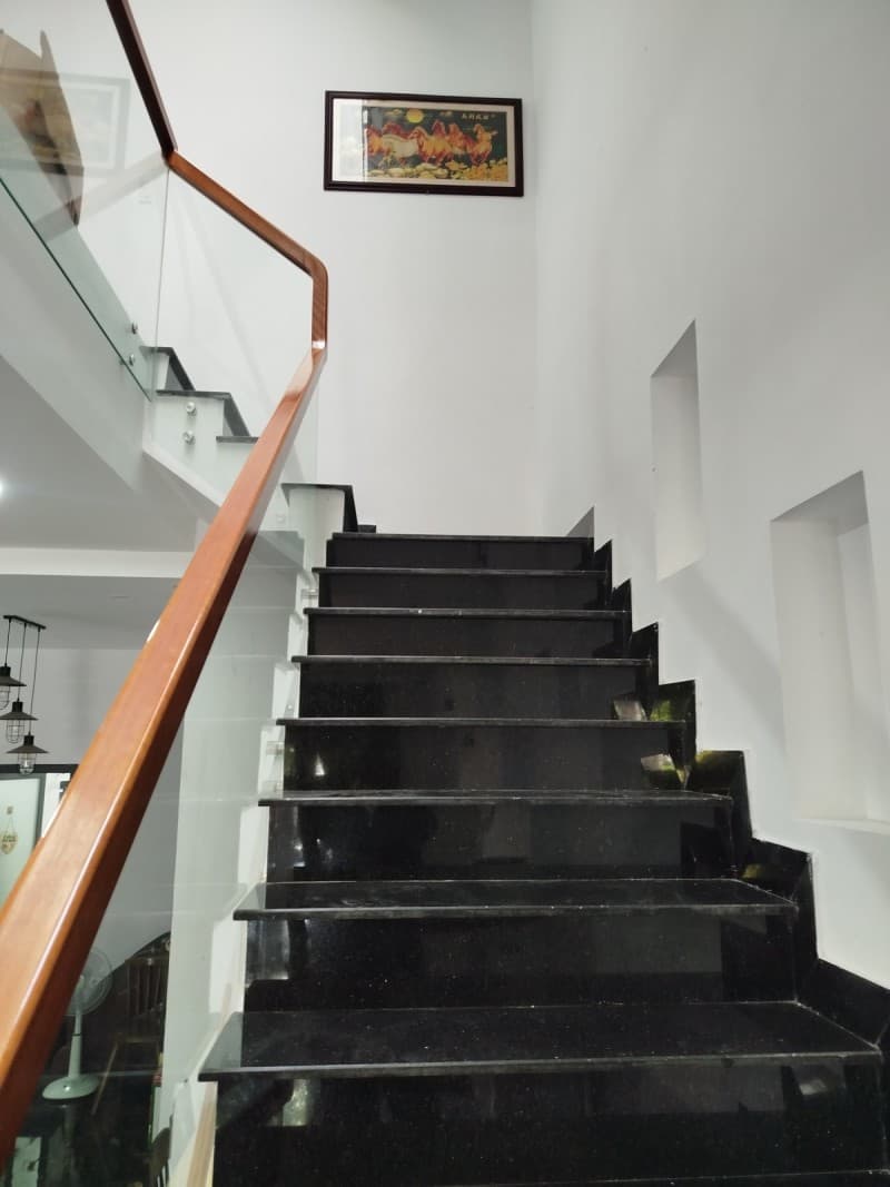 Nhà 3 tầng 117m² mặt tiền 4.72m Chơn Tâm, Liên Chiểu — gần trường học, gần chợ, tiềm năng kinh doanh, ô tô đỗ cửa