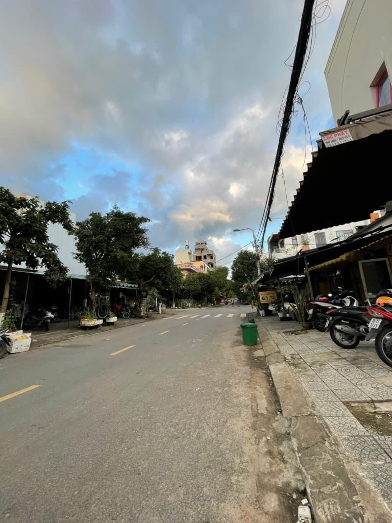 Đất 140m² mặt tiền 10m Phùng Tá Chu, Sơn Trà — gần biển, tiềm năng kinh doanh, mặt tiền đường lớn, hồ bơi